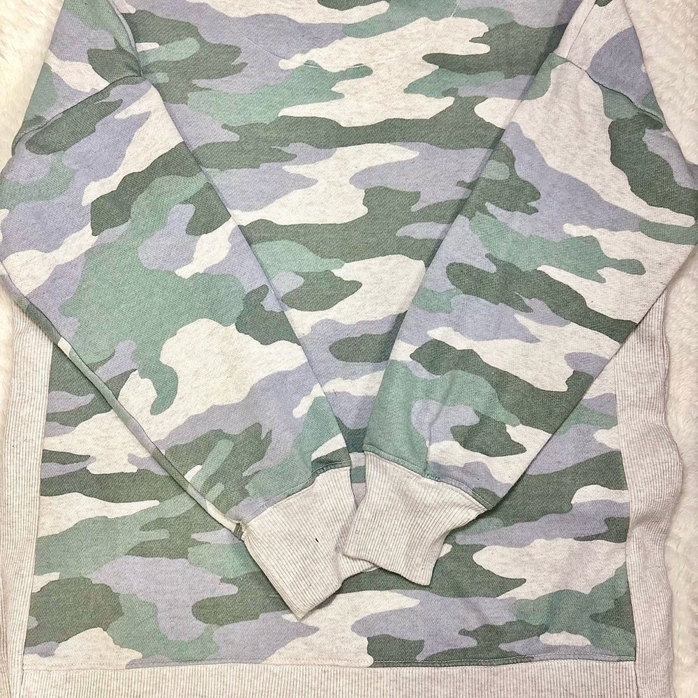 Aerie Camouflage Crew Neck Sweater Green and Gray size M - Picture 2 of 3